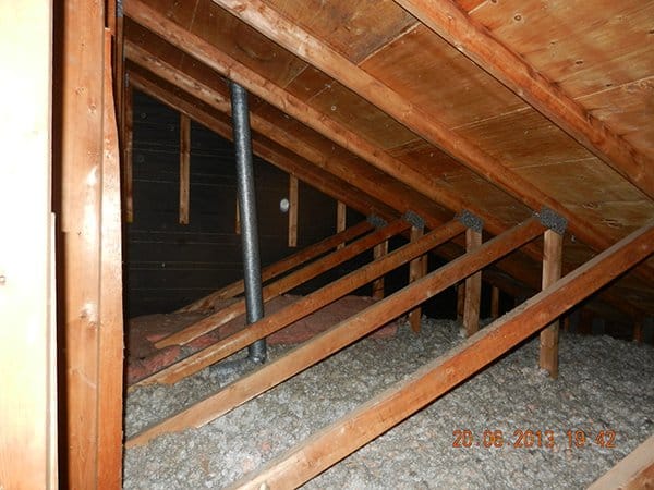 Kitchen exhaust pipe is not insulated